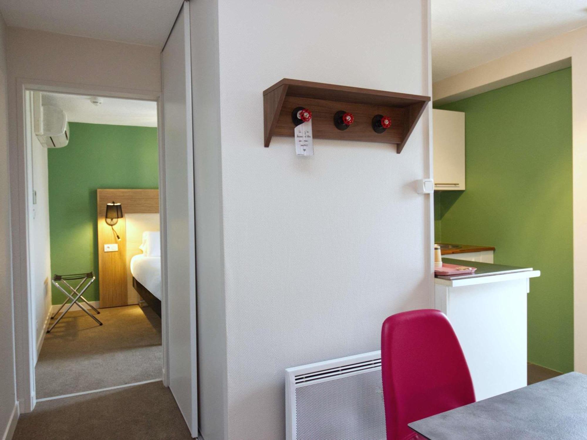 Greet Hotel Dijon Sud Longvic Buitenkant foto